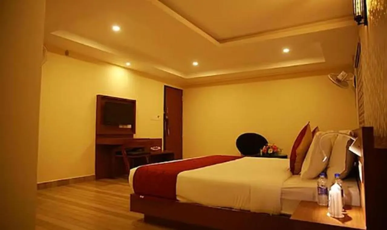 *** Hotel Fabhotel Prime D Chandlier Kochi India