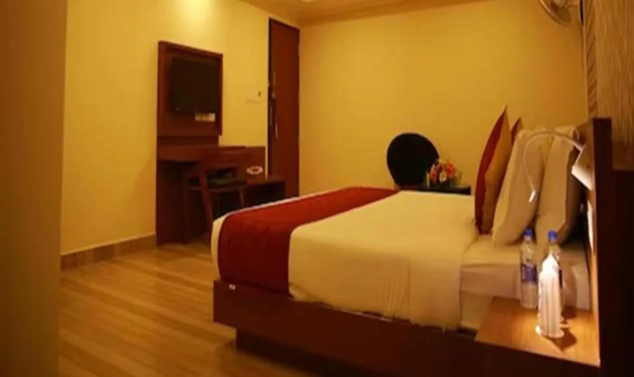 Fabhotel Prime D Chandlier Kochi 3*,