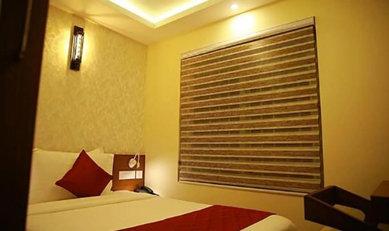 Fabhotel Prime D Chandlier Kochi Hotel
