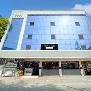 Hotel Super Townhouse Center Ernakulam, Kochi