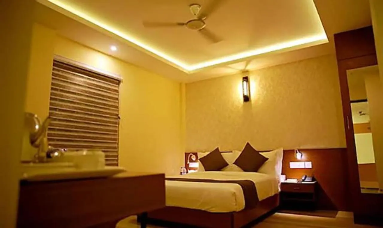 Fabhotel Prime D Chandlier Kochi India