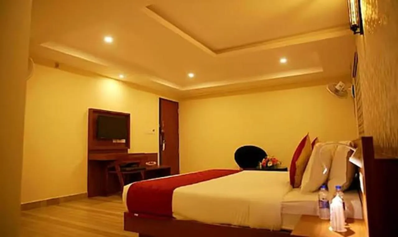 *** Hotel Fabhotel Prime D Chandlier Kochi India